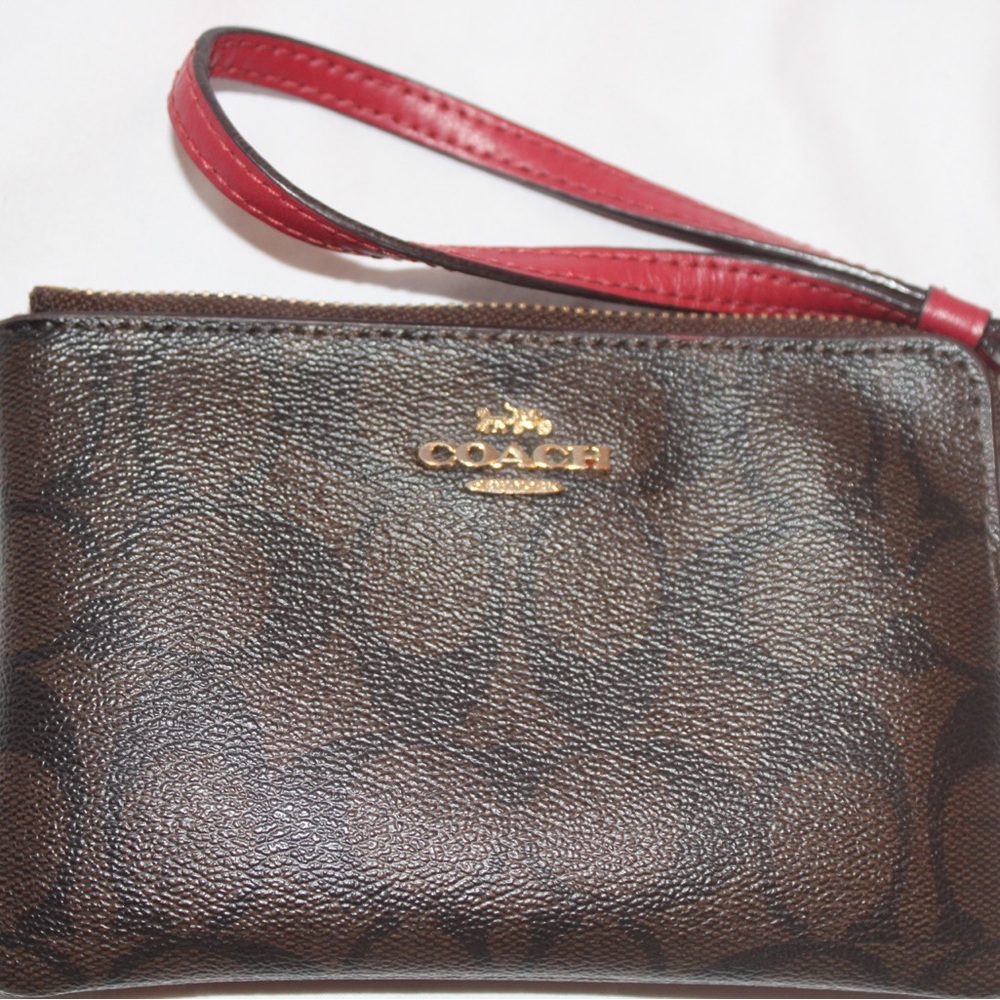 Used- Coach signature corner zip wallet